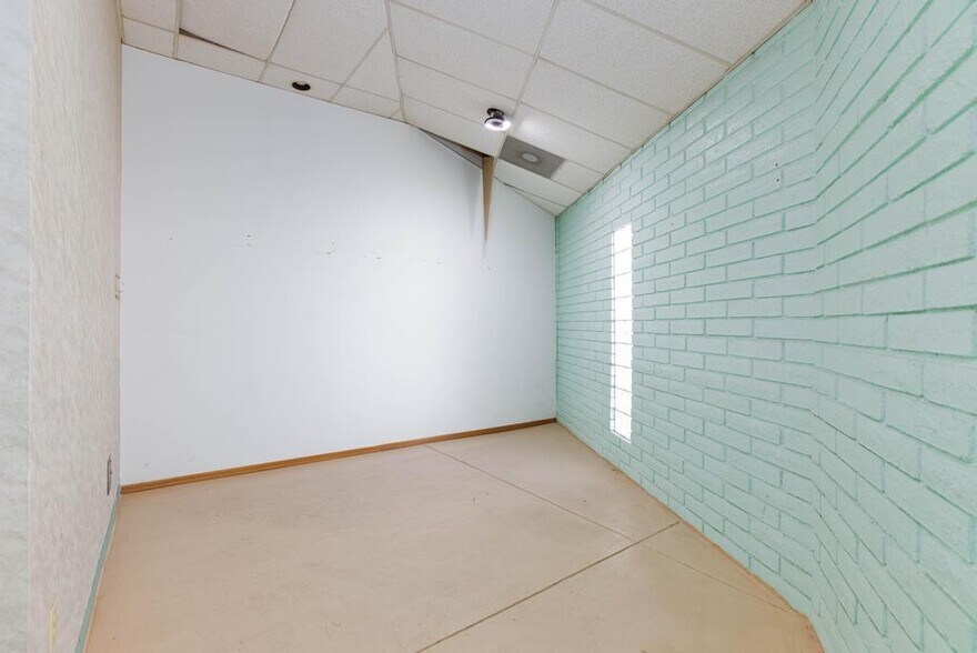 More Photos Of 872 E Sahara Ave, Las Vegas Medical For Lease