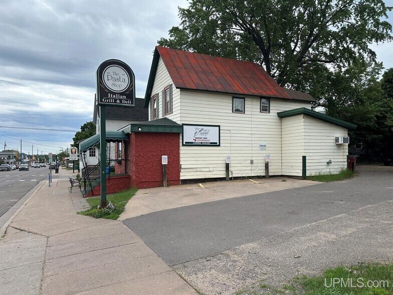 More Photos Of 824 N 3rd St, Marquette Specialty For Sale