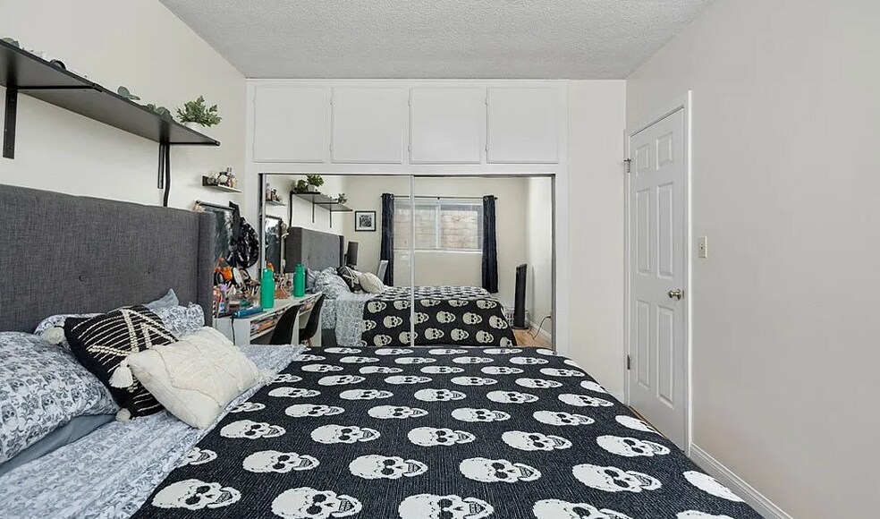 More Photos Of 2615 Rockefeller Ln, Redondo Beach Apartments For Sale