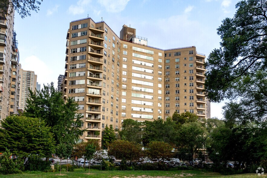 More Photos Of 200 East End Ave, New York Apartments For Sale
