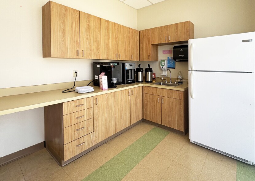 More Photos Of 2240 Grande SE, Rio Rancho Office For Sale