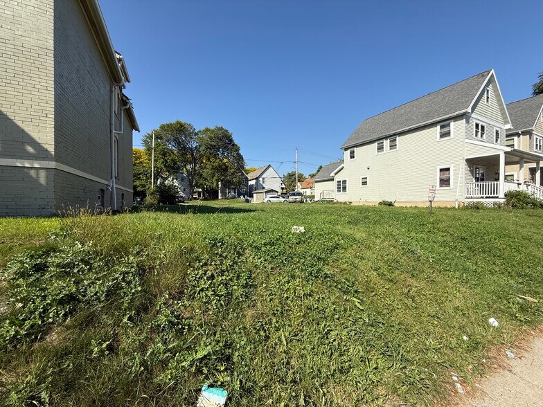 More Photos Of 2523 N 35th St, Milwaukee Land For Sale