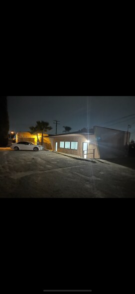 Primary Photo Of 11923 Cedar Ave, Bloomington Restaurant For Lease