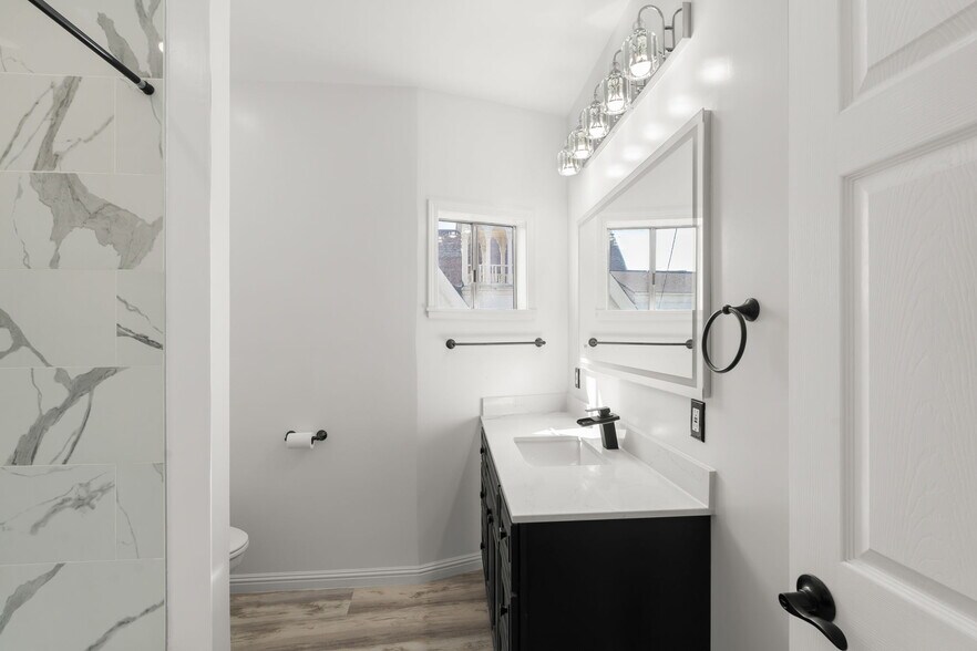 More Photos Of 1049 55th St, Emeryville Storefront Retail Residential For Sale