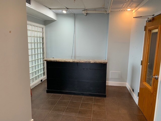 More Photos Of 103 E State St, Mason City Office For Lease