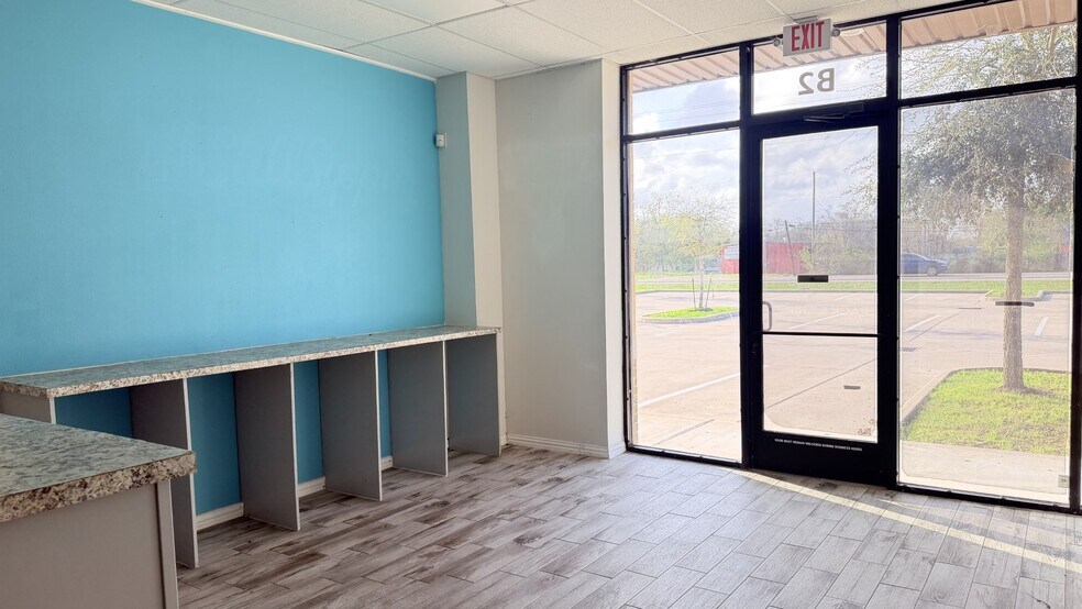More Photos Of 1624 Hill Ave, Dickinson Storefront Retail Office For Lease