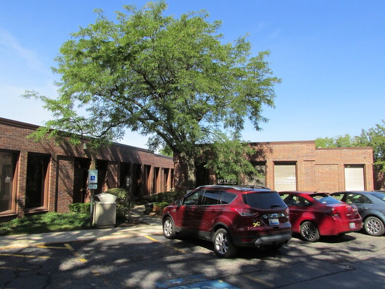 More Photos Of 125 Windsor Dr, Oak Brook Office For Lease