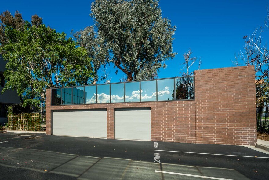 More Photos Of 1301 E Orangewood Ave, Anaheim Office For Sale