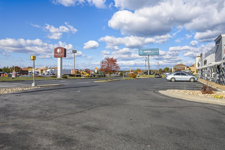 More Photos Of 1550 E Market St, Harrisonburg Storefront Retail Office For Lease