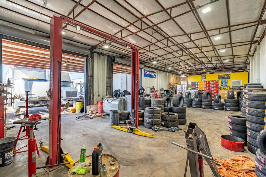 More Photos Of 305 W Simonds Rd, Seagoville Industrial For Sale