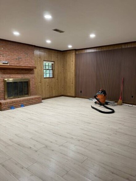 More Photos Of 355 E Crossville Rd, Roswell Office For Sale