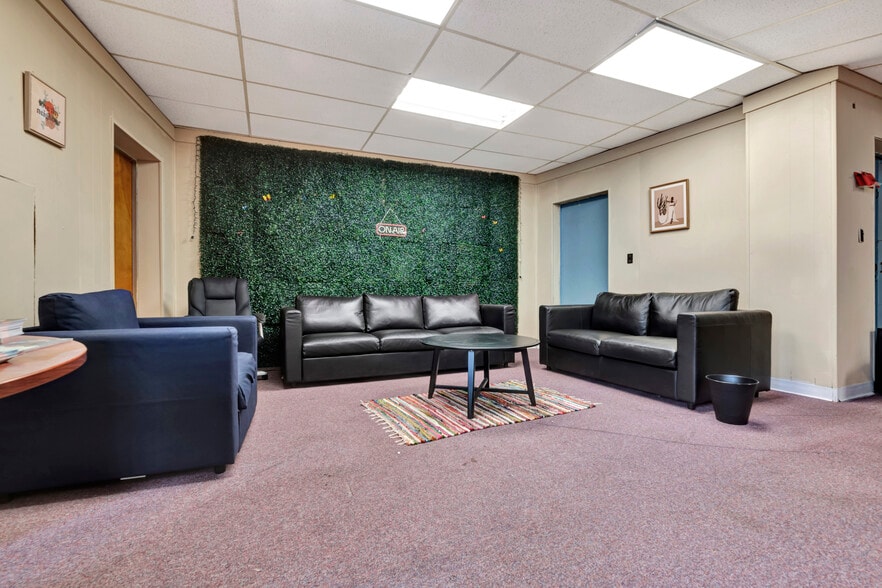 More Photos Of 11 Poplar Ave, Wilmington Lodge Meeting Hall For Lease