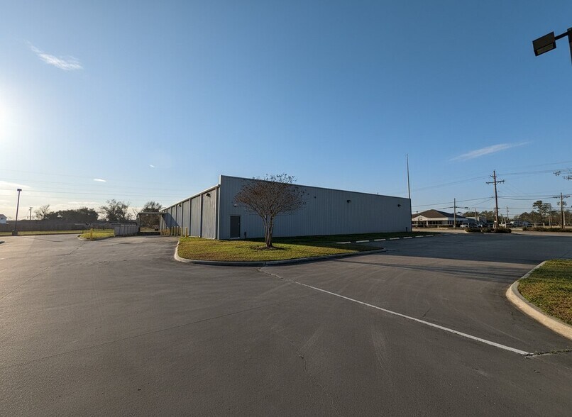 More Photos Of 1514 Sampson St, Westlake Freestanding For Sale