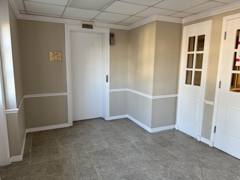 More Photos Of 4526-4532 US Hwy 19, New Port Richey Bank For Lease