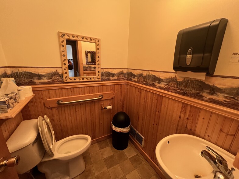 More Photos Of 321 W John St, Newberry Religious Facility For Sale