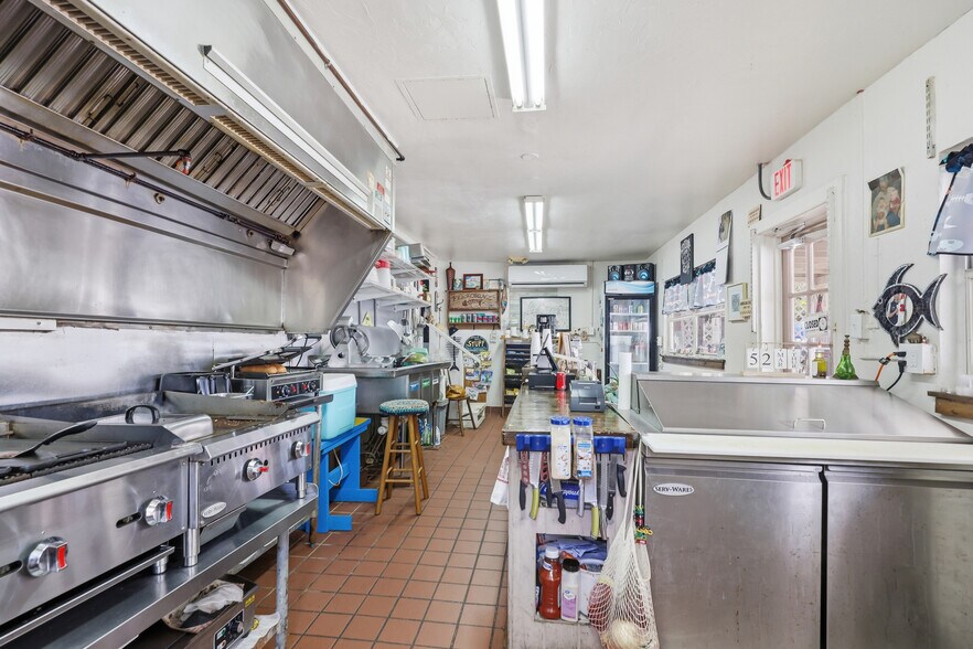 More Photos Of 505 3rd St, Cedar Key Restaurant For Sale