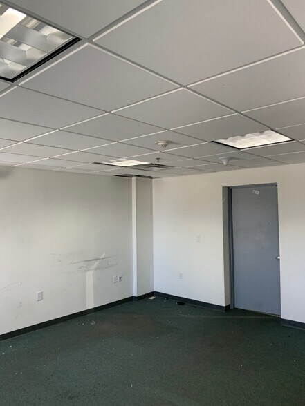 More Photos Of 200 W Parkway Dr, Egg Harbor Township Warehouse For Lease