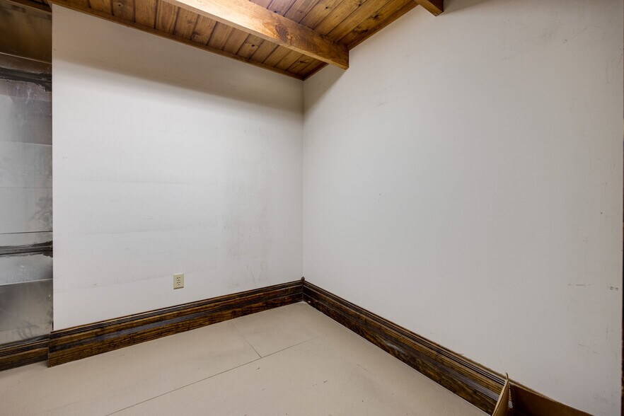 More Photos Of 1437 Market St, Chattanooga Storefront For Lease