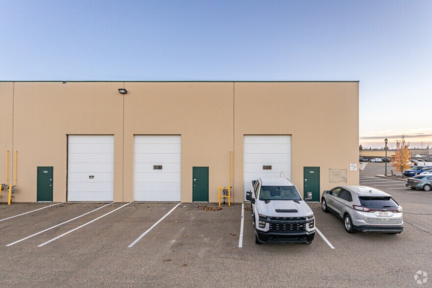 More Photos Of 150 Chippewa Rd, Sherwood Park Flex For Sale