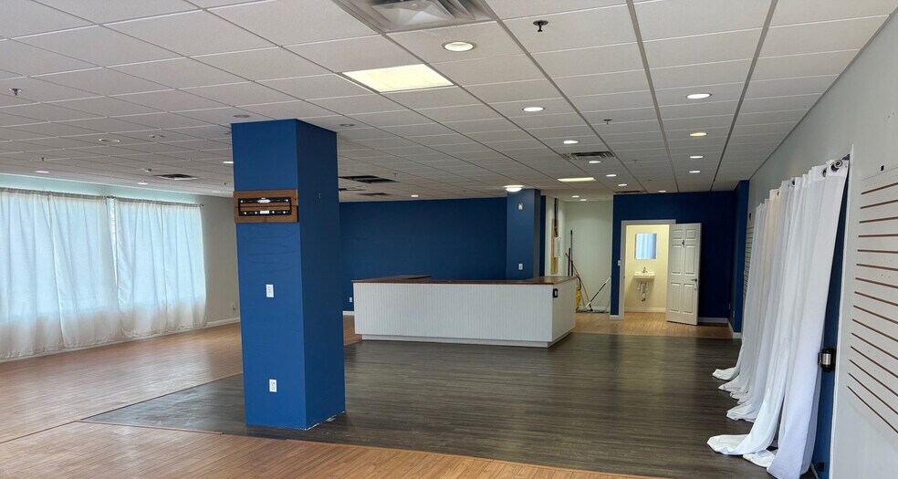 More Photos Of 585 St Albert Trl, St. Albert Restaurant For Lease