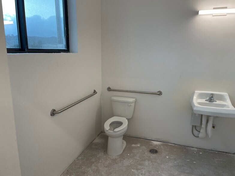 More Photos Of 3730 El Camino Real, Atascadero Flex For Lease