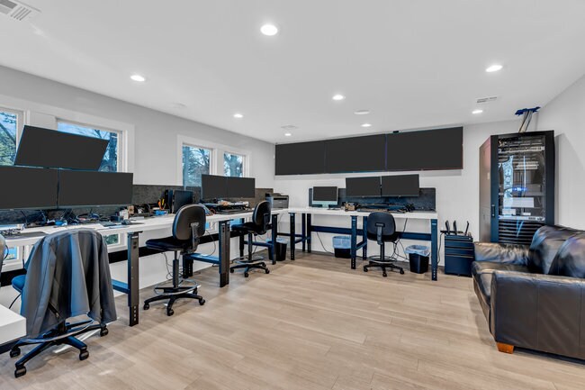 More Photos Of 184 Chambersbridge Rd, Brick Medical For Sale