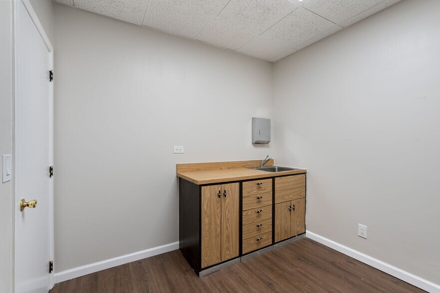 More Photos Of 2627 Hylan Blvd, Staten Island Medical For Lease