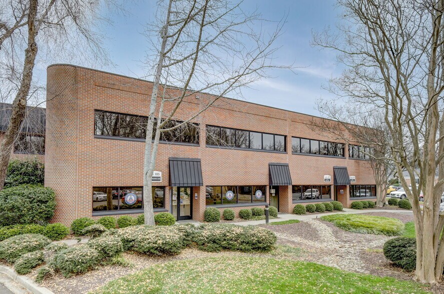 More Photos Of 10 Enterprise Blvd, Greenville Medical For Lease