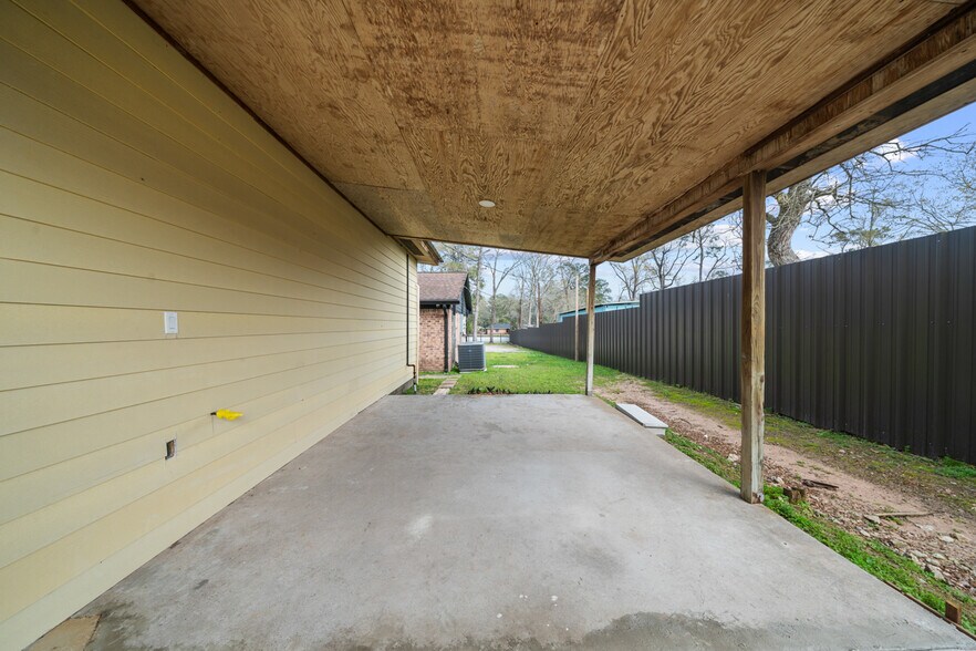 More Photos Of 29519 W Hawthorne Dr, Spring Flex For Sale