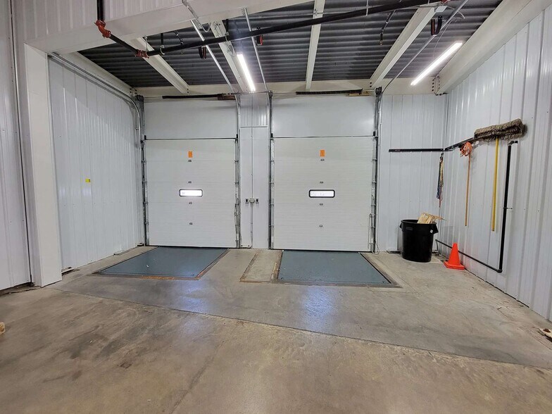 More Photos Of 808 W Cherokee St, Sioux Falls Industrial For Lease