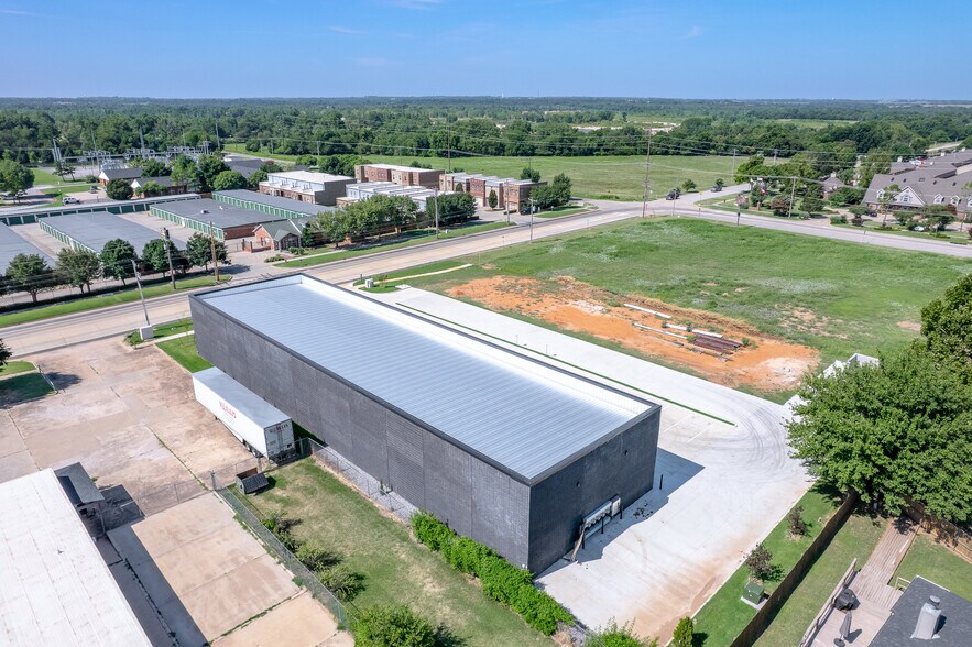 More Photos Of 4701 W Main St, Norman Office For Sale