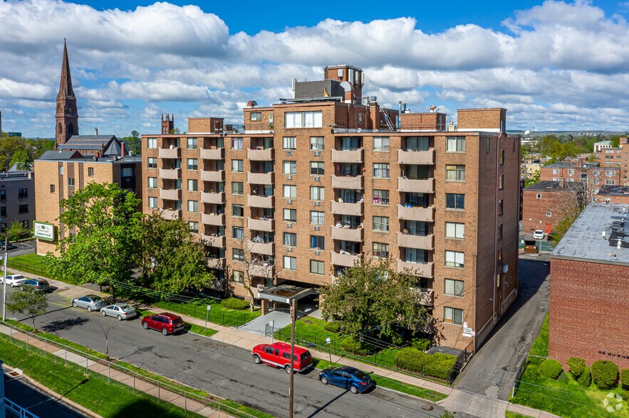 More Photos Of 59 Sumner St, Hartford Apartments For Sale