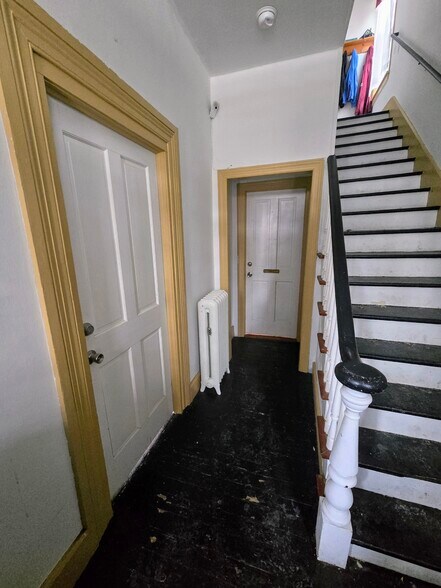 More Photos Of 130 Mansfield St, Belvidere Multifamily For Lease