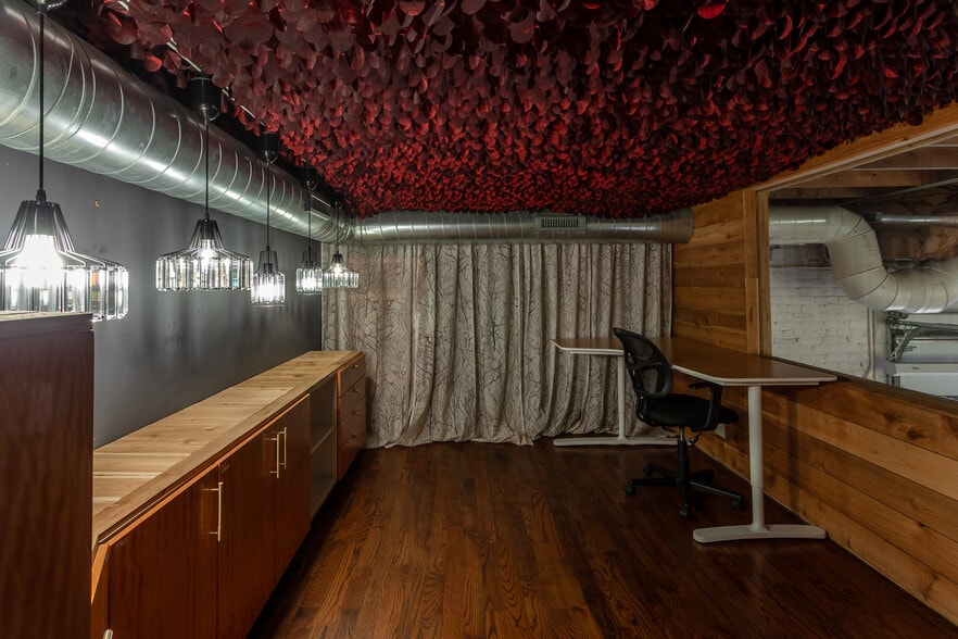 More Photos Of 2425 W 14th St, Chicago Loft Creative Space For Lease