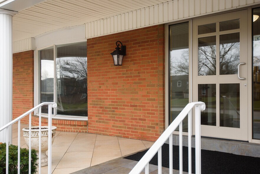 More Photos Of 216 E Reynolds Rd, Lexington Office For Lease