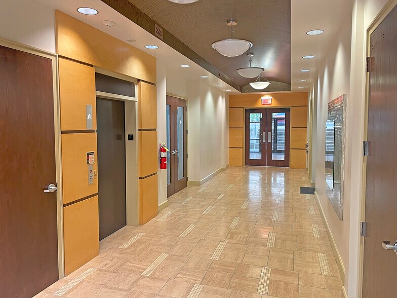 More Photos Of 2704 Old Rosebud Rd, Lexington Office For Sale