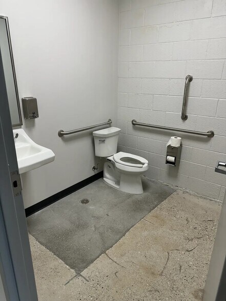 More Photos Of 1130 E Dundee Rd, Palatine Freestanding For Lease