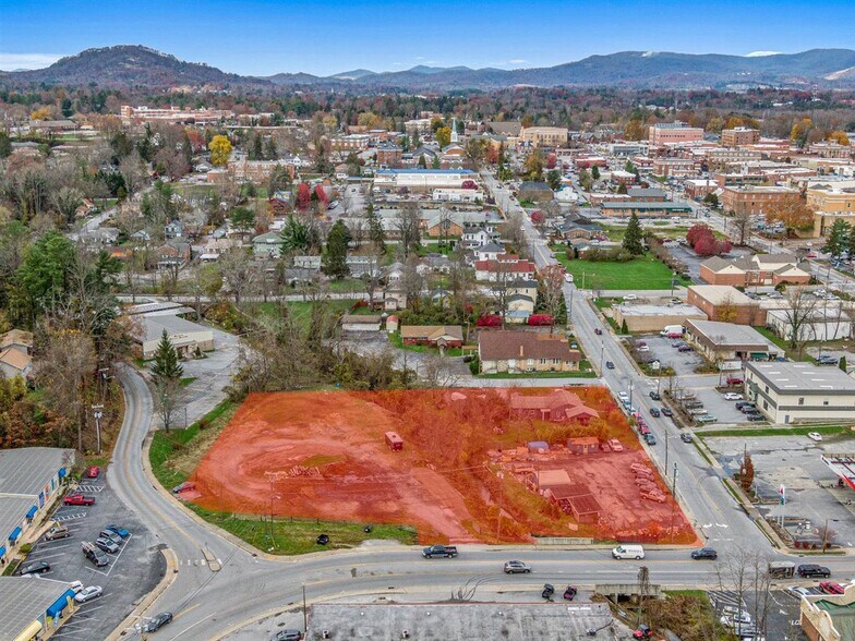 More Photos Of 307-321 S Washington St, Hendersonville Land For Lease