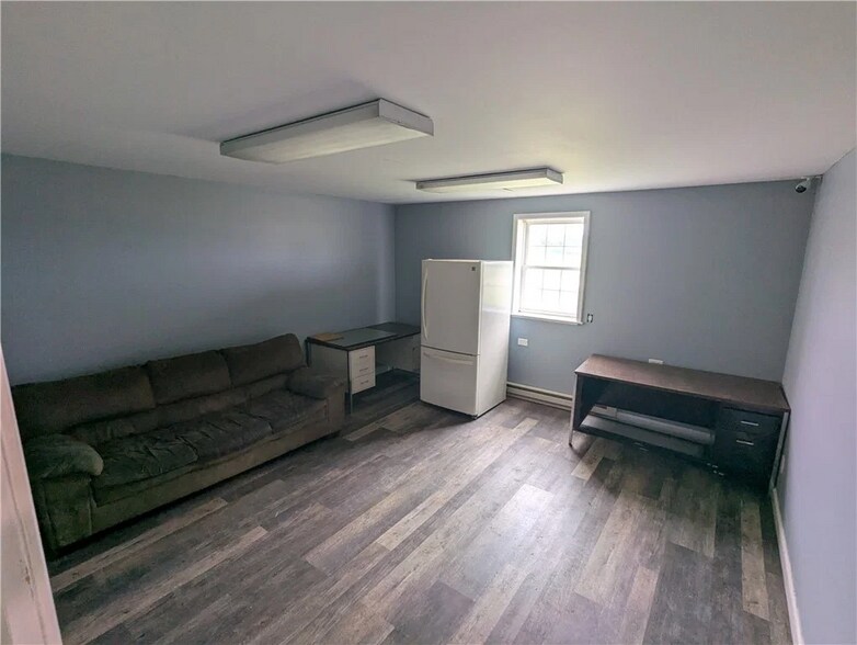 More Photos Of 777-779 Windsor Rd, Charleston Warehouse For Sale