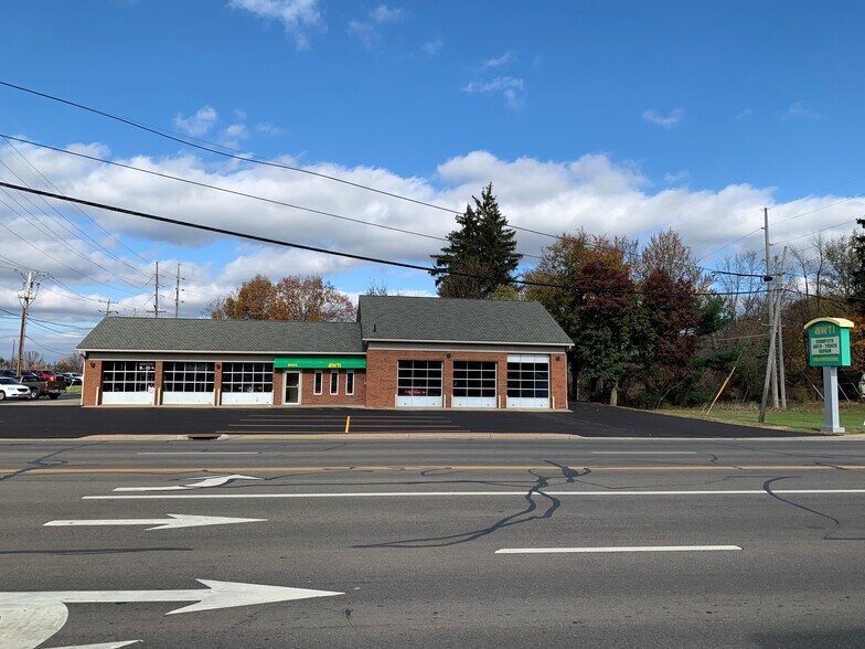 More Photos Of 1005 W Main St, Kent Auto Repair For Sale
