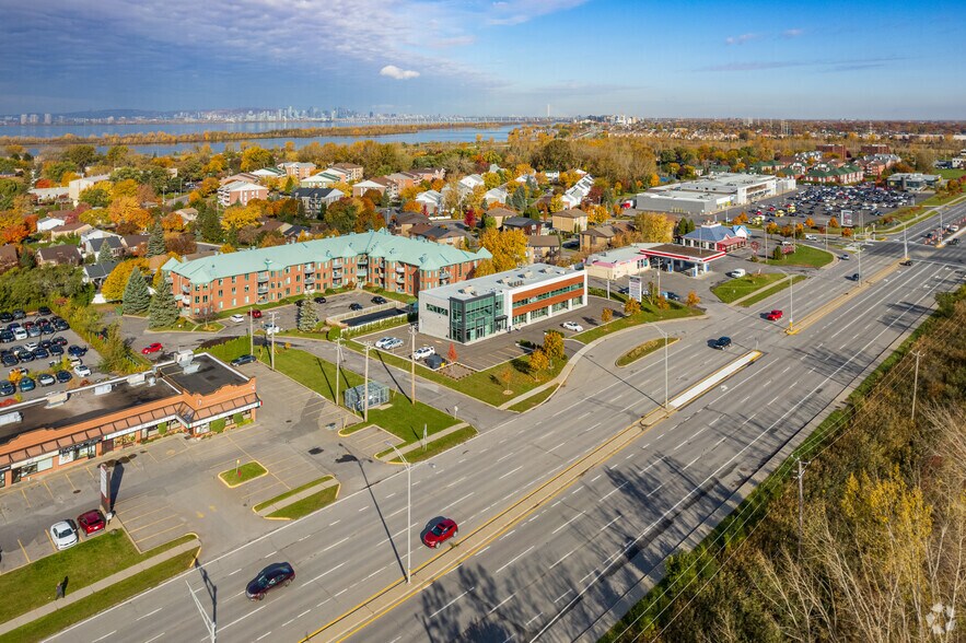 More Photos Of 90 Boul Taschereau, La Prairie General Retail For Sale