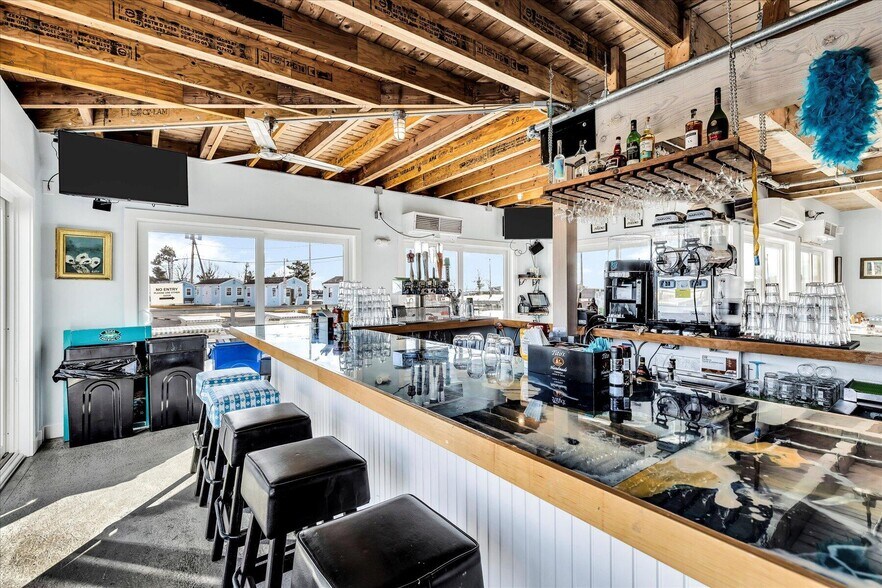 More Photos Of 317-319 Commercial St, Provincetown Restaurant For Lease