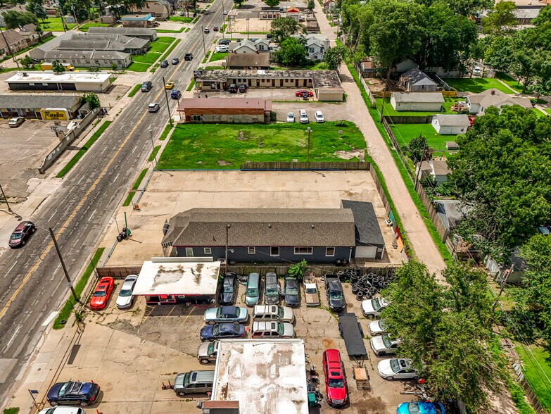 More Photos Of 2013 S Broadway St, Wichita Auto Dealership For Sale