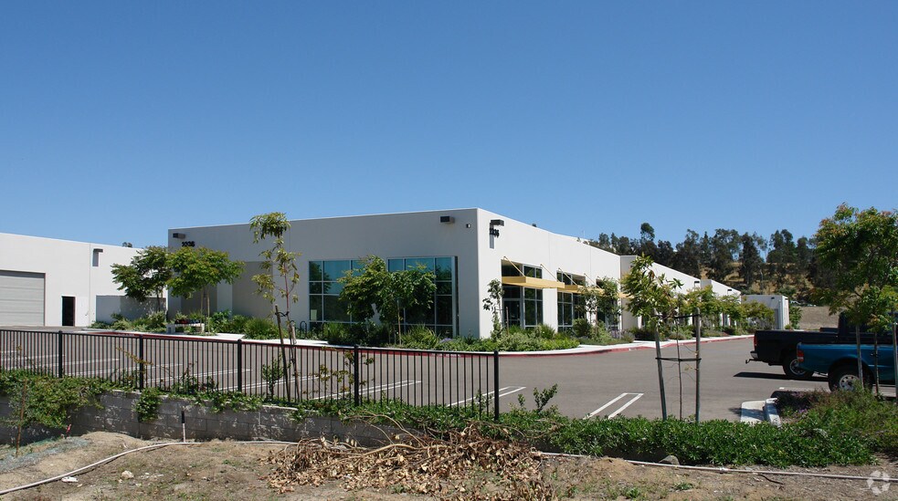 More Photos Of 2330 La Mirada Dr, Vista Unknown For Lease