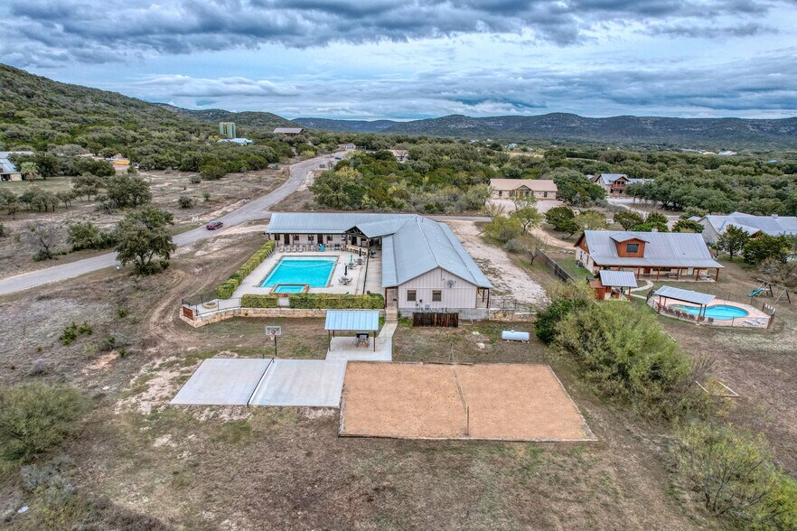 More Photos Of 16 Mountain Laurel Ln, Concan Hospitality For Sale