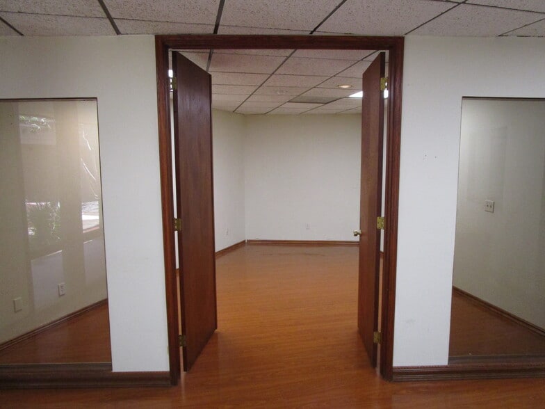 More Photos Of 5053 La Mart Dr, Riverside Medical For Lease