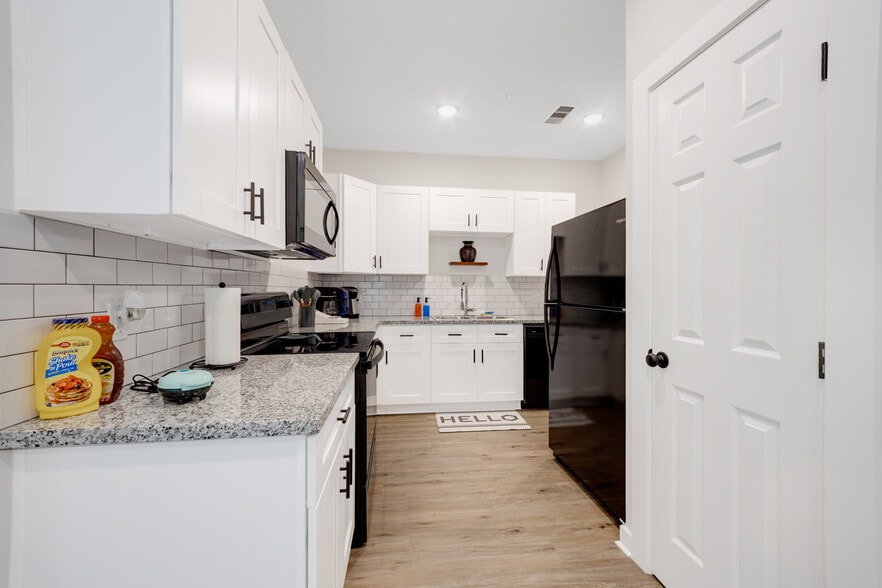 More Photos Of 10317 Lake Rd, Houston Apartments For Sale