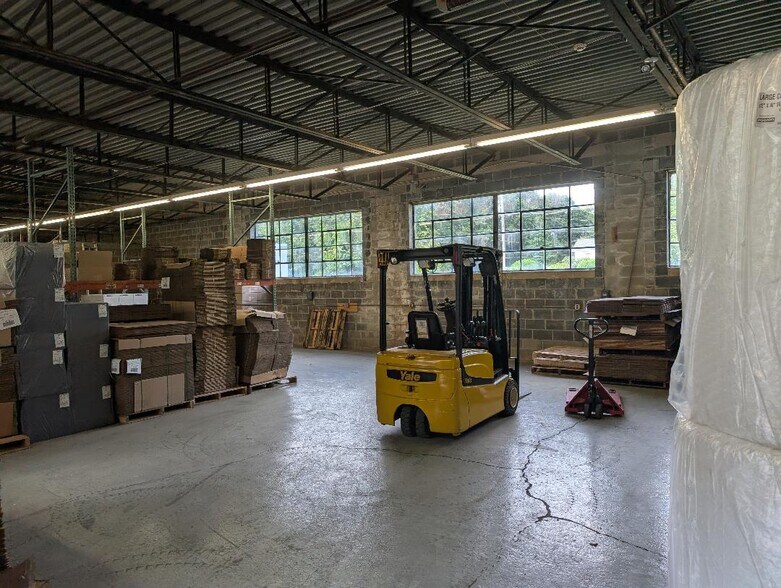 More Photos Of 341 Fairfield Rd, Freehold Warehouse For Lease