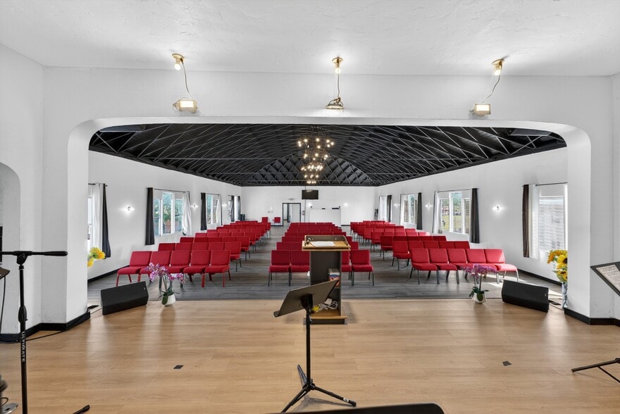 More Photos Of 7101 Menlo Ave, Los Angeles Religious Facility For Sale