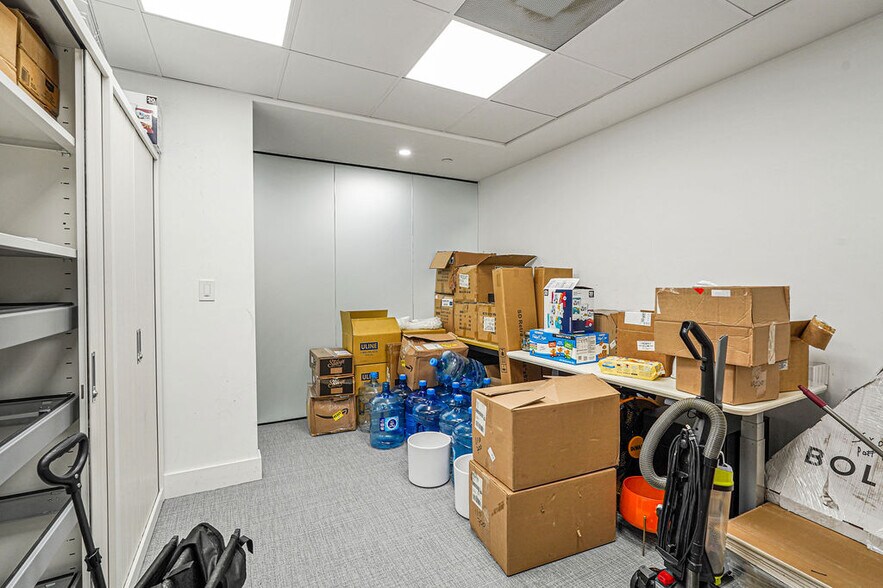 More Photos Of 1110 Brickell Ave, Miami Office For Sale